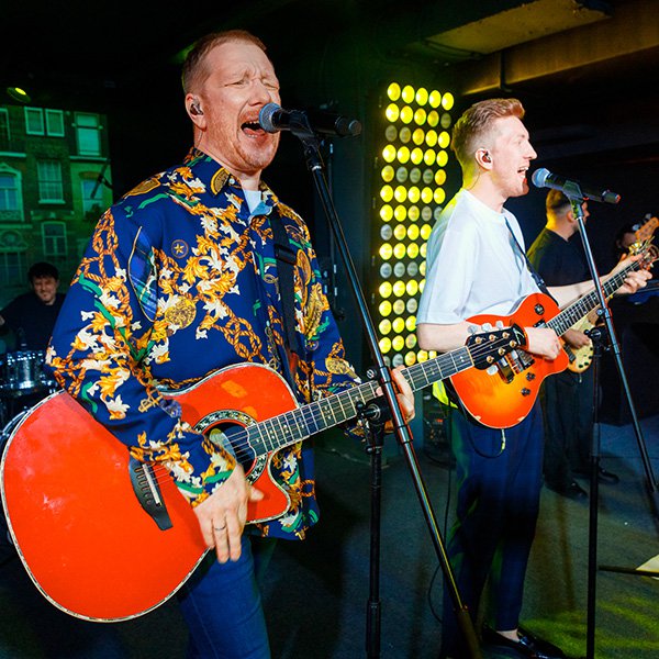 Пригласить на мероприятие артиста Братья Гримм