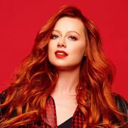 Юлия Савичева. Заказать концерт, выступление на мероприятие, корпоратив.